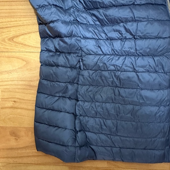 Massimo Dutti Lightweight Puffer Vest - Picture 2 of 8